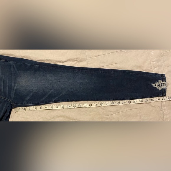 American Eagle Women’s Hi-Rise Dream Distressed Jegging. Size 4 Regular. - Picture 5 of 8